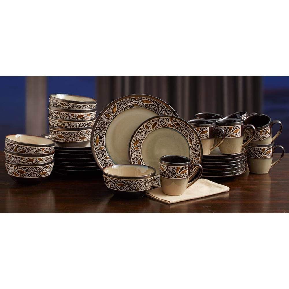 Alexandria Service for 8 with Serveware